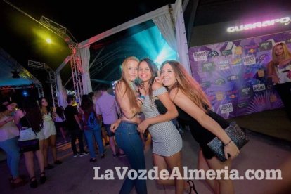 La música más actual y el mejor ambiente se viven cada noche en la caseta de 40 Principales y Guarapo Night