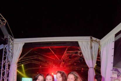 La música más actual y el mejor ambiente se viven cada noche en la caseta de 40 Principales y Guarapo Night