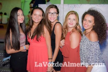 La música más actual y el mejor ambiente se viven cada noche en la caseta de 40 Principales y Guarapo Night