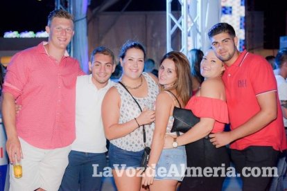 La música más actual y el mejor ambiente se viven cada noche en la caseta de 40 Principales y Guarapo Night