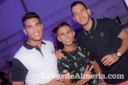 La música más actual y el mejor ambiente se viven cada noche en la caseta de 40 Principales y Guarapo Night