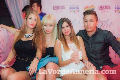 La música más actual y el mejor ambiente se viven cada noche en la caseta de 40 Principales y Guarapo Night