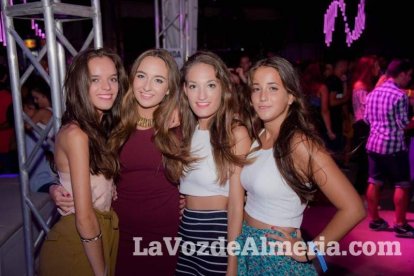La música más actual y el mejor ambiente se viven cada noche en la caseta de 40 Principales y Guarapo Night