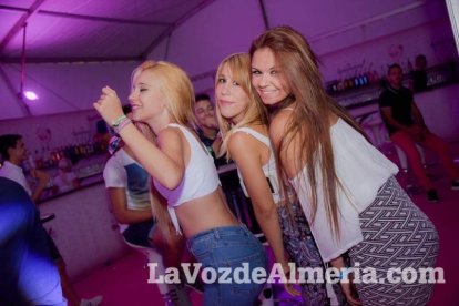 La música más actual y el mejor ambiente se viven cada noche en la caseta de 40 Principales y Guarapo Night