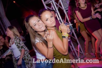 La música más actual y el mejor ambiente se viven cada noche en la caseta de 40 Principales y Guarapo Night