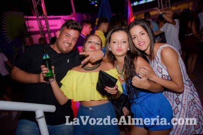 La música más actual y el mejor ambiente se viven cada noche en la caseta de 40 Principales y Guarapo Night