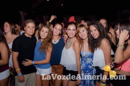 La música más actual y el mejor ambiente se viven cada noche en la caseta de 40 Principales y Guarapo Night