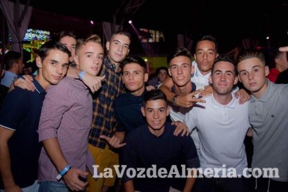 La música más actual y el mejor ambiente se viven cada noche en la caseta de 40 Principales y Guarapo Night