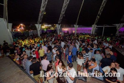 La música más actual y el mejor ambiente se viven cada noche en la caseta de 40 Principales y Guarapo Night