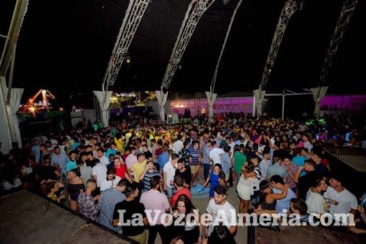 La música más actual y el mejor ambiente se viven cada noche en la caseta de 40 Principales y Guarapo Night