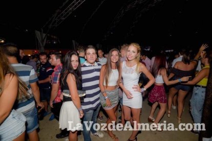 La música más actual y el mejor ambiente se viven cada noche en la caseta de 40 Principales y Guarapo Night