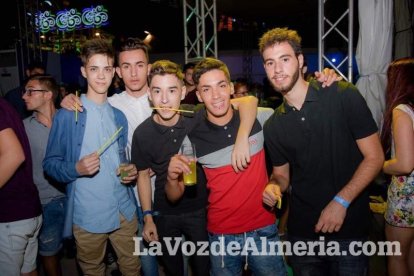 La música más actual y el mejor ambiente se viven cada noche en la caseta de 40 Principales y Guarapo Night