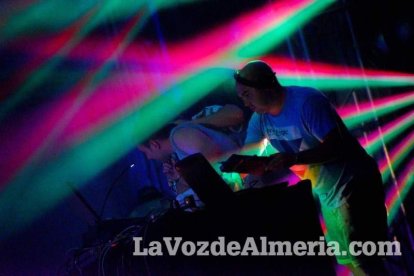 La música más actual y el mejor ambiente se viven cada noche en la caseta de 40 Principales y Guarapo Night
