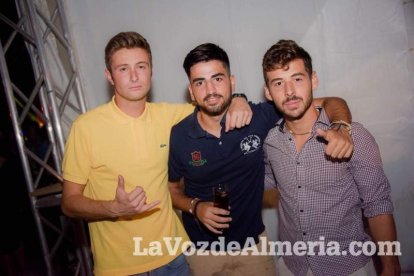 La música más actual y el mejor ambiente se viven cada noche en la caseta de 40 Principales y Guarapo Night
