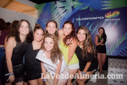 La música más actual y el mejor ambiente se viven cada noche en la caseta de 40 Principales y Guarapo Night