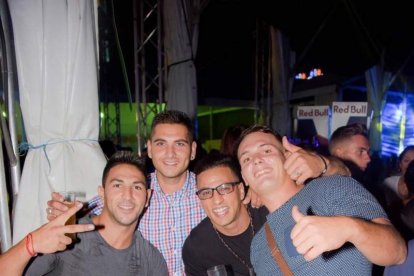La música más actual y el mejor ambiente se viven cada noche en la caseta de 40 Principales y Guarapo Night