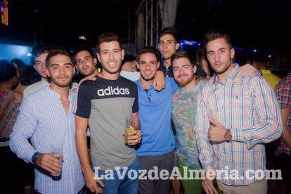 La música más actual y el mejor ambiente se viven cada noche en la caseta de 40 Principales y Guarapo Night