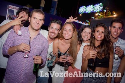 La música más actual y el mejor ambiente se viven cada noche en la caseta de 40 Principales y Guarapo Night