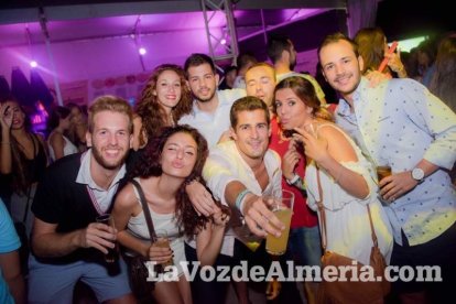 La música más actual y el mejor ambiente se viven cada noche en la caseta de 40 Principales y Guarapo Night