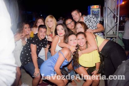 La música más actual y el mejor ambiente se viven cada noche en la caseta de 40 Principales y Guarapo Night