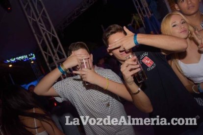 La música más actual y el mejor ambiente se viven cada noche en la caseta de 40 Principales y Guarapo Night