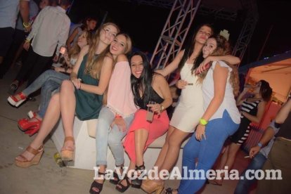 La música más actual y el mejor ambiente se viven cada noche en la caseta de 40 Principales y Guarapo Night