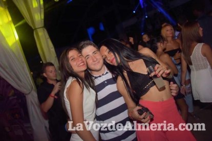La música más actual y el mejor ambiente se viven cada noche en la caseta de 40 Principales y Guarapo Night