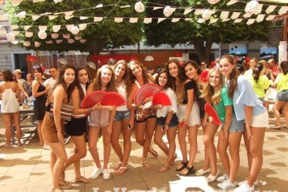 Feria del Mediodía en el ambigú de los 40 Principales y Kiosko del Mar.