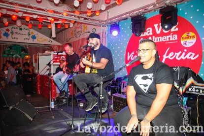 ¡Todos disfrutan de la Feria en la Caseta!