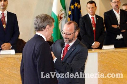 Homenaje en la Plaza Vieja a los Coloraos en la Feria de Almería.