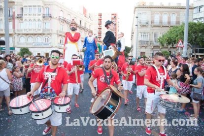 Batalla de flores de la Feria de Almería 2015. Fotos: Fran Muñoz.
