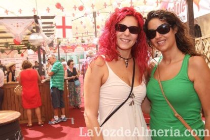 Cada vez más gente se anima a pasarse por la caseta.