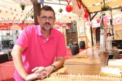 Cada vez más gente se anima a pasarse por la caseta.