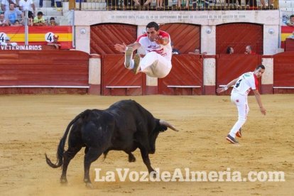 Espectáculo de Recortadores en la Plaza de Toros y bienvenida de la Casa Chopera a lor taurinos de EEUU en la Peña El Morato em la Feria d