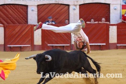 Espectáculo de Recortadores en la Plaza de Toros y bienvenida de la Casa Chopera a lor taurinos de EEUU en la Peña El Morato em la Feria d