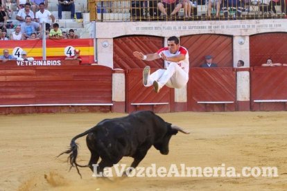 Espectáculo de Recortadores en la Plaza de Toros y bienvenida de la Casa Chopera a lor taurinos de EEUU en la Peña El Morato em la Feria d