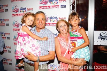¡Otra noche comienza en la caseta!