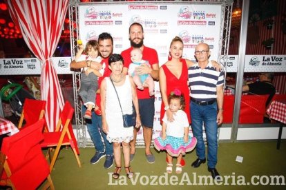 ¡Otra noche comienza en la caseta!