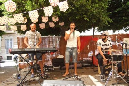 Feria del Mediodía en el ambigú de los 40 Principales y Kiosko del Mar.