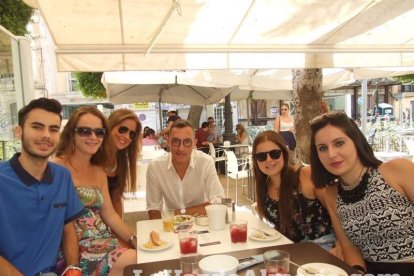 Feria del Mediodía en el ambigú de los 40 Principales y Kiosko del Mar.