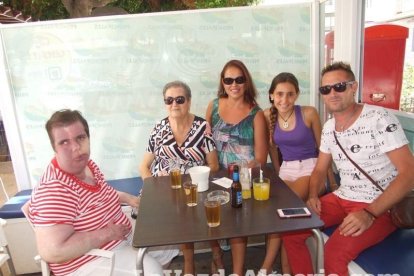 Feria del Mediodía en el ambigú de los 40 Principales y Kiosko del Mar.