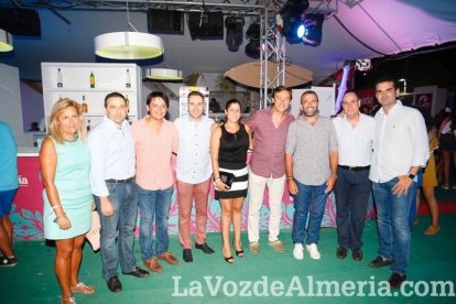 Una nueva noche comienza en la caseta.