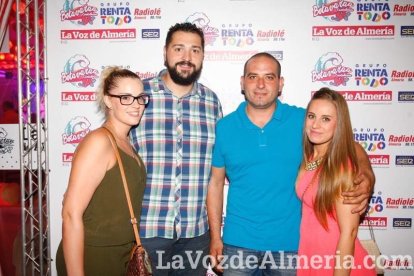 Una nueva noche comienza en la caseta.