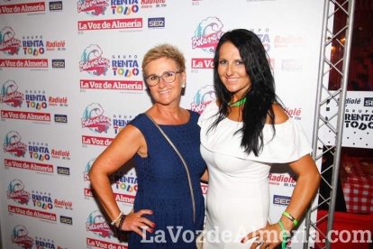 Una nueva noche comienza en la caseta.