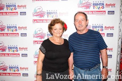 Una nueva noche comienza en la caseta.