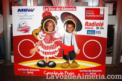 Una nueva noche comienza en la caseta.