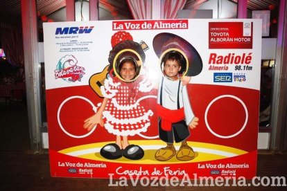 Una nueva noche comienza en la caseta.