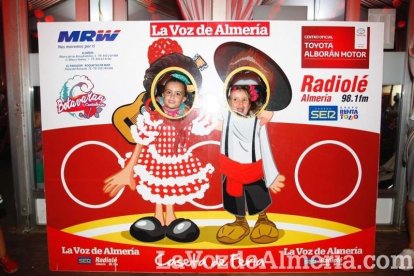 Una nueva noche comienza en la caseta.