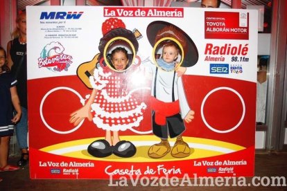 Una nueva noche comienza en la caseta.