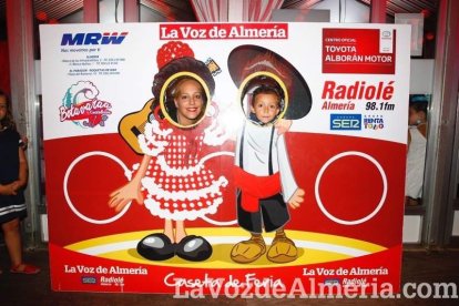 Una nueva noche comienza en la caseta.